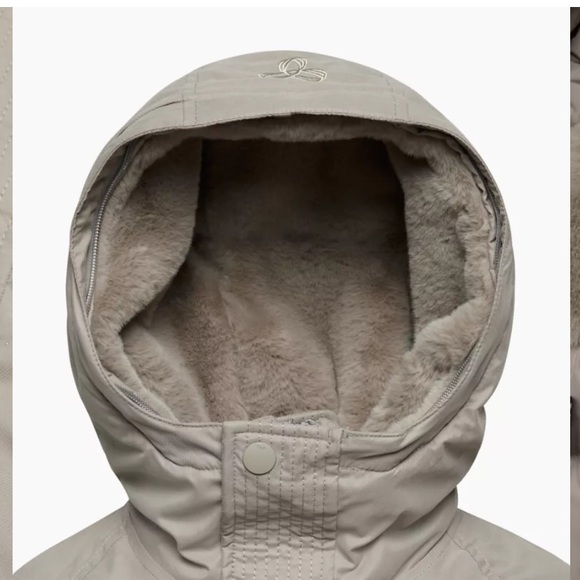 TNA aritzia Summit Parka in Modern Taupe size small. Excellent condition - Picture 2 of 6